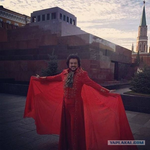 Красный юбко-плащ