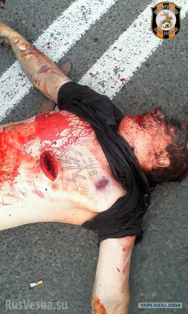 Мальчик, распятый на визитке Яроша (18+)