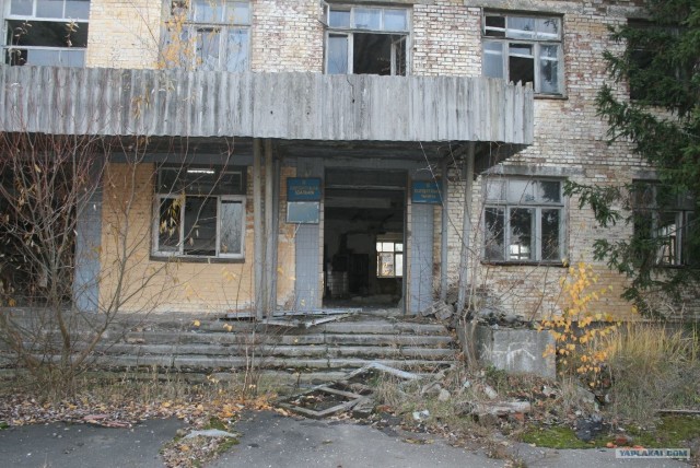 Заброшенная танковая база.