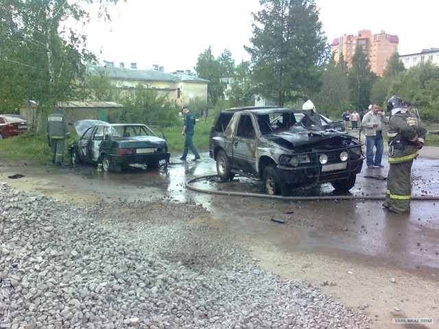 Сгорело две иномарки 07.06.11