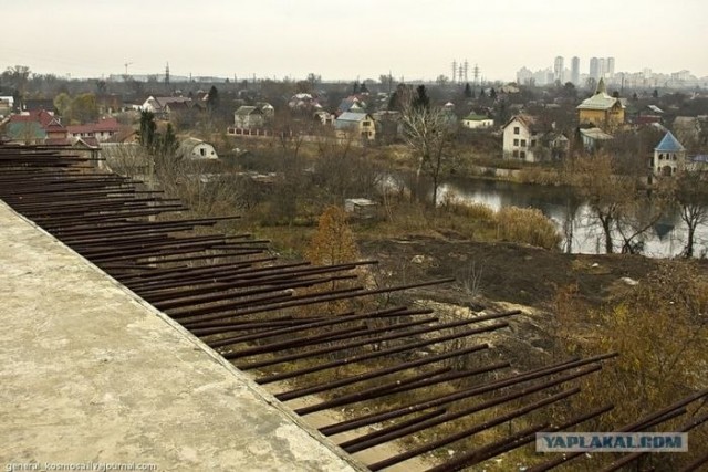 В Киеве упал кран
