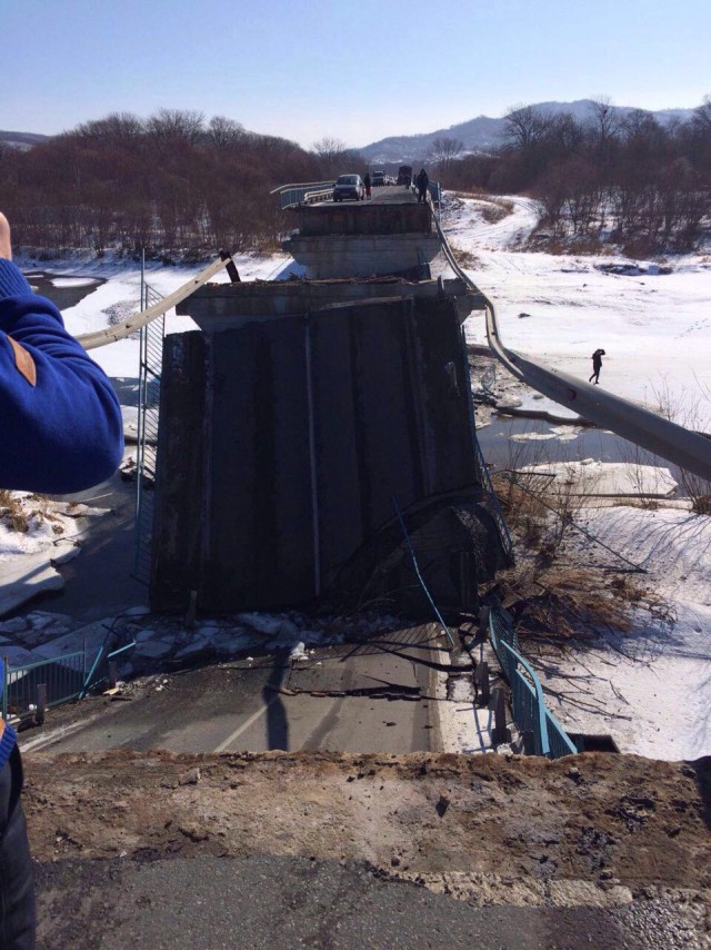 Рухнул мост на трассе Владивосток - Находка