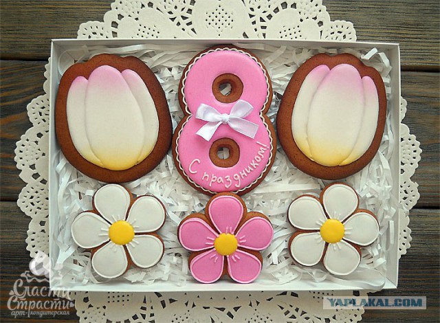 14 идей, что подарить девушке на 8 Марта