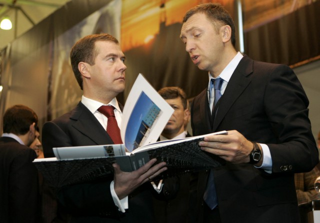 Медведев вновь официально разрешил «слить» Байкал