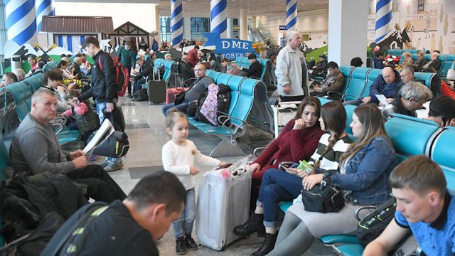 Новые правила поведения в аэропортах назвали дикостью и маразмом