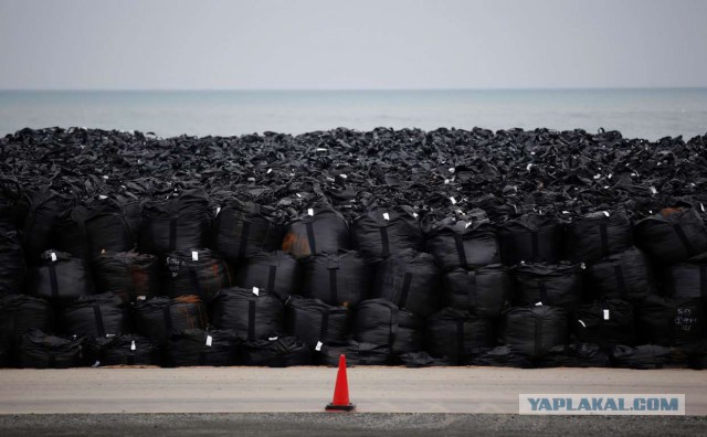 Фукусима. Склады с радиоактивной землей и баки с радиоактивной водой не защищены от новых цунами