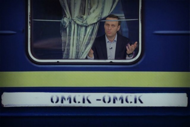 Алексей Навальный находится без сознания после отравления и экстренной посадки самолета в аэропорту Омска