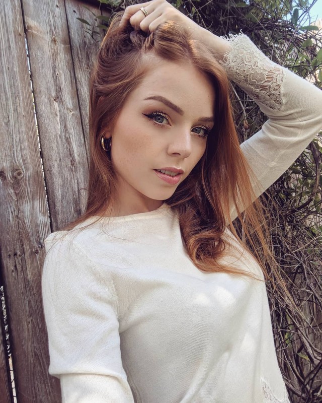 Девушки. Сельская тема