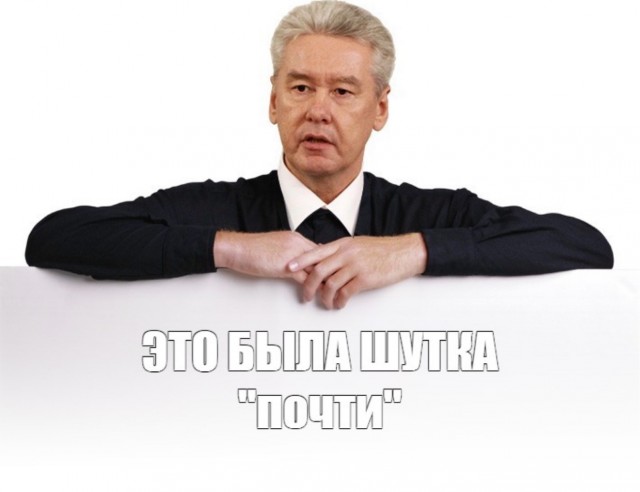 Снег в Москву начали завозить грузовиками из регионов.