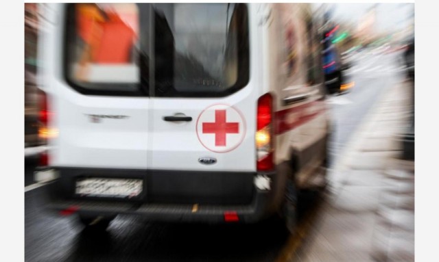 Мигрант случайно отрезал себе ногу бензопилой в Петербурге