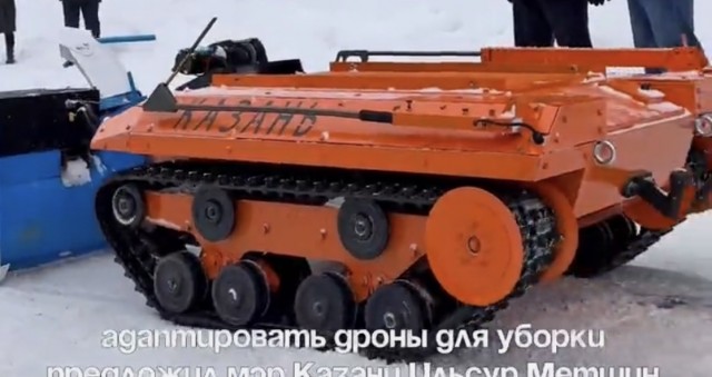 В Казани в одном из ЖК, за уборку снега взялись роботы