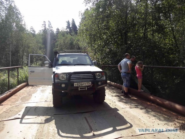 Помог просто так