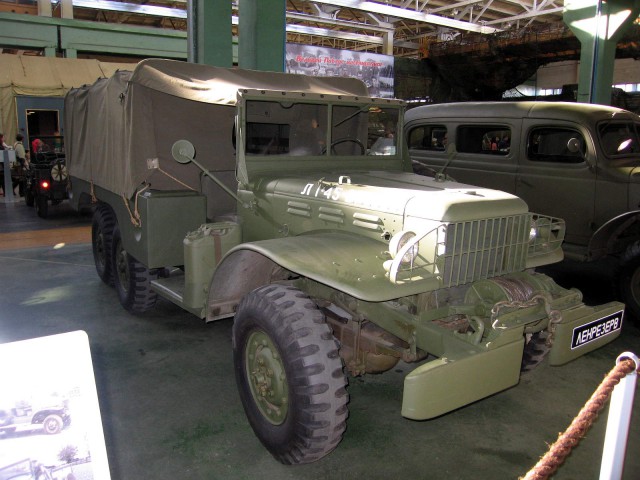 Выставка военных автомобилей. ПО "Ленрезерв", СПб.