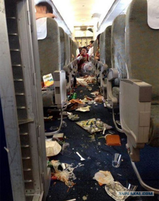 Аэрофобам не смотреть: Самолёт AirAsia трясло, как стиральную машину