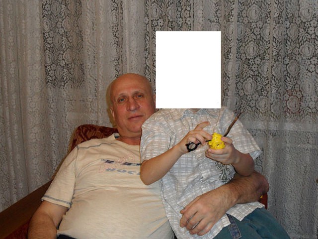 Камеры наблюдения сняли драку между двумя болельщиками после хоккейного матча в Сергиевом Посаде