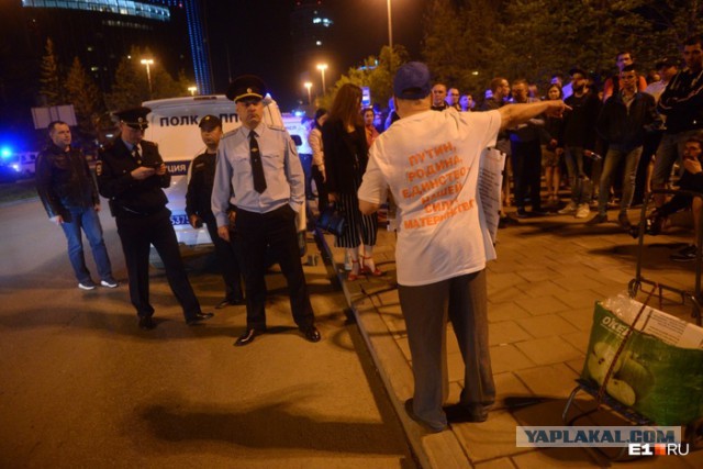 Екатеринбург. Забор вокруг сквера пал