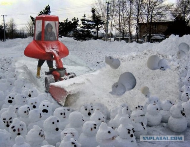 Человек и снегоход!