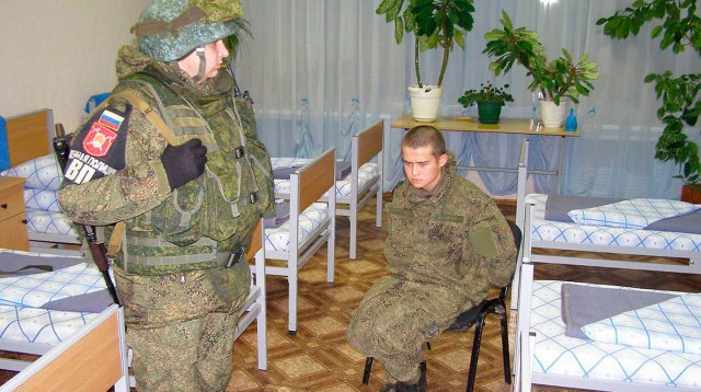 Ничего необычного, просто двое дагестанских солдат забивают лежачего русского срочника