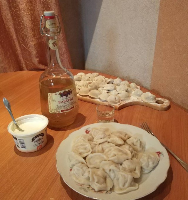 Открываем белорусские пельмени и смотрим, что внутри