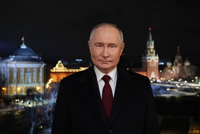 В Москве начали устанавливать новогодние ёлки