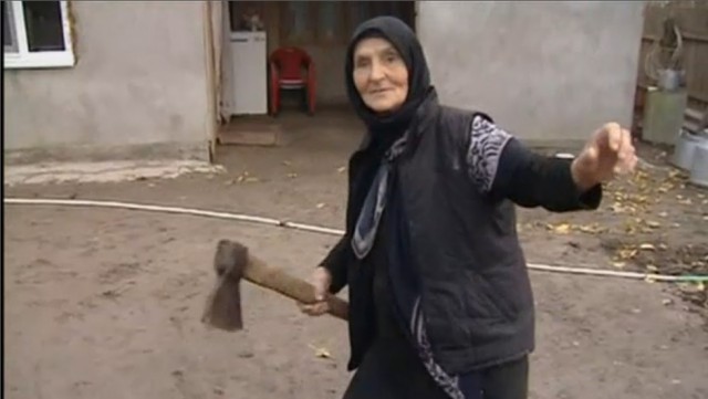 Мамаша обнаружила фото голой дочи в сети