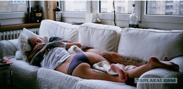 Он увидел дочь в постели с незнакомцем. И вот что он сделал!