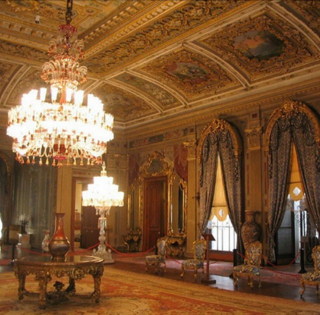 Роскошный дворец, 185 миллионов долларов и жена-шопоголичка президента Эрдогана