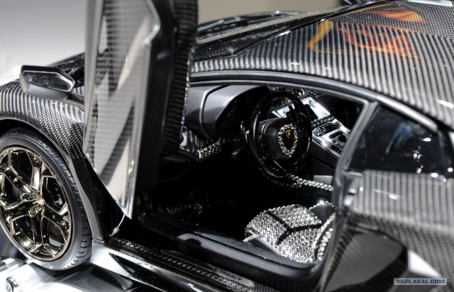 Lamborghini Aventador в масштабе 1:8