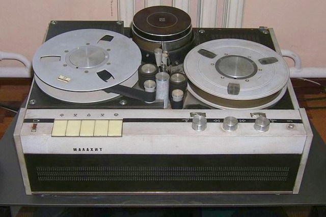 Когда кассеты были большими.