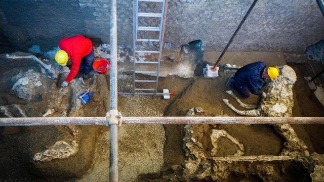 Уникальная древнеримская церемониальная колесница, найденная в Помпеях