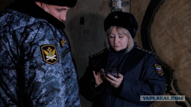 60 новых постановлений, снова долги и аресты: судебный пристав продолжает террор отца сестер Даниловых