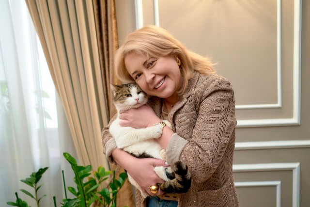 Спасшуюся чудом кошку в Ялте, скорее всего, заберёт к себе глава города