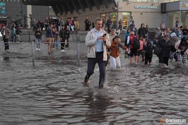 Пакеты на ногах и «воды по колено»