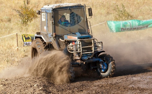Трак-прохват: гонки на тракторах в Крыму