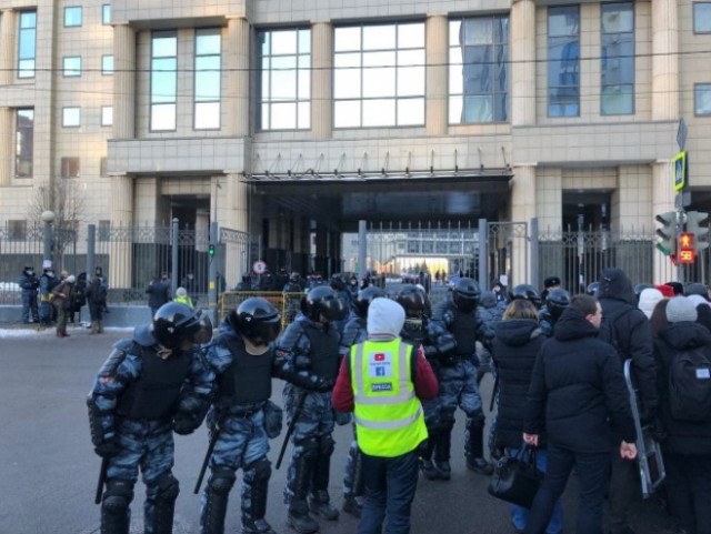 Бдят неусыпно... Прямо сейчас у Мосгорсуда
