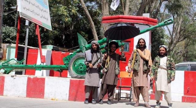 Талибы пообещали стать культурными и забивать людей камнями только по решению суда