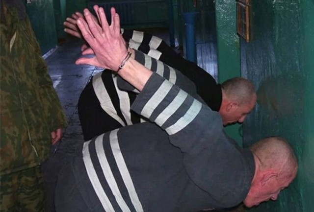Пожизненно заключённые подали в суд на ФСИН из-за позы "Ласточка".