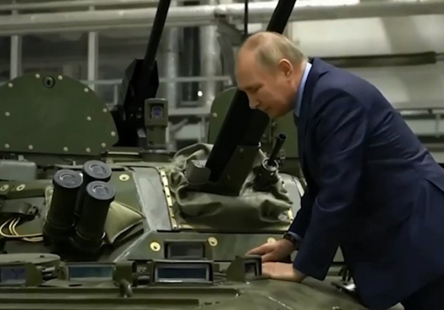 Горящий самолёт на аэродроме