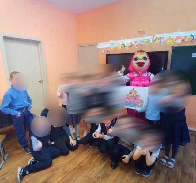К школьникам пришла Маша из мультфильма, которую «помотала жизнь»