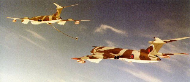 Операция «Черный олень»: бомбардировка Авро-вулканами Фолклендских островов