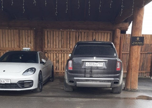 Наглого новосибирца на Rolls Royce с заклеенными номерами привлекли к ответственности. Но нашлись и защитники...