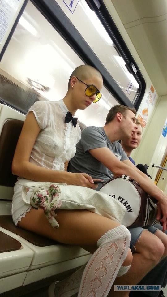 Интересная девушка.