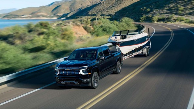 Дебютировал пикап Chevrolet Silverado: новый двигатель V8 мощностью 426 л.с., 10-ступенчатый автомат