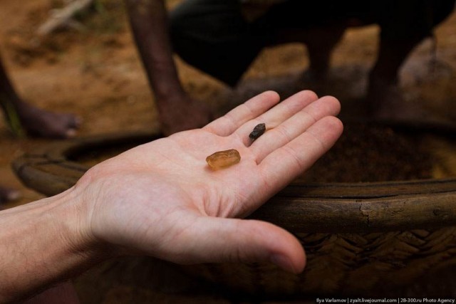 Добыча драгоценных камней на Шри-Ланке
