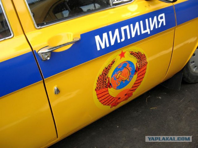В Москве вышку электропередачи перекрасили