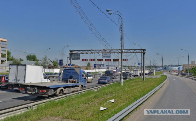 Мост «Газель не проедет» продолжает уничтожать не только грузовики.