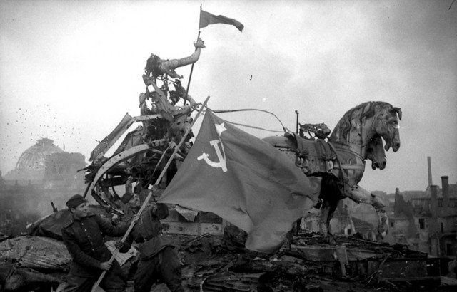 Исторические моменты Победы. Апрель-май 1945г