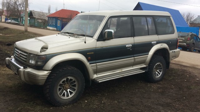 «Крузак» от дяди в малиновом пиджаке: автолегенды 90-х, которые до сих пор в цене