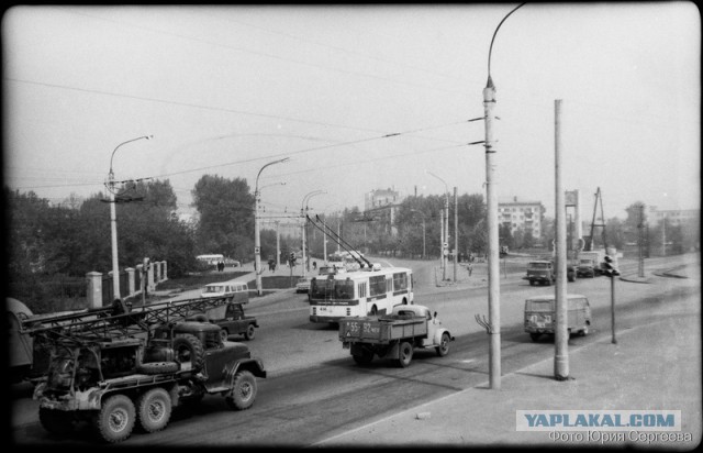 Теплые «ламповые» фотографии с автомобилями прошлого