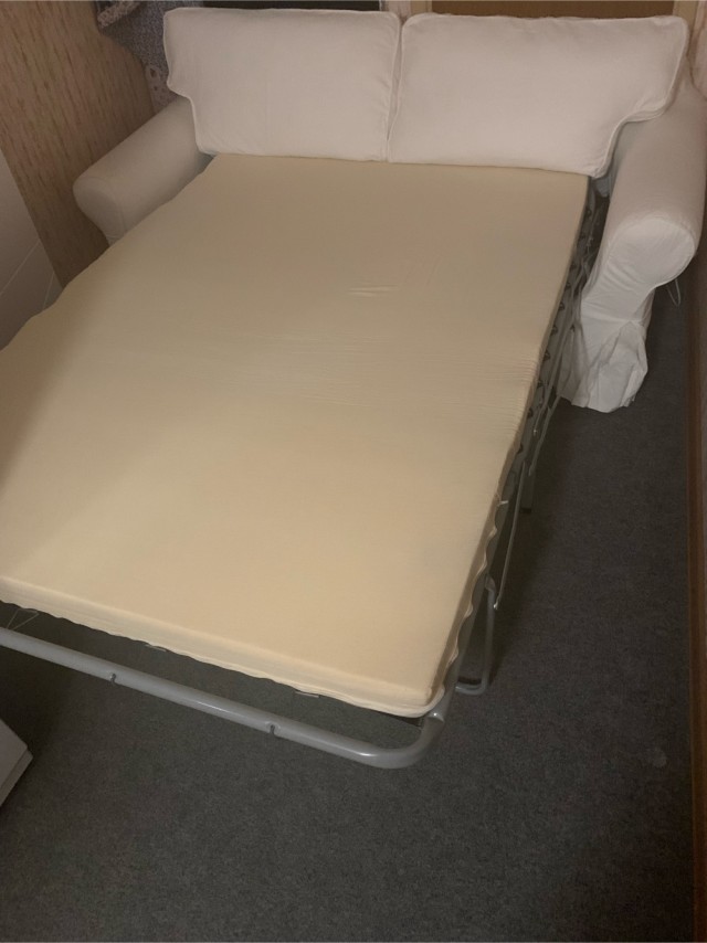 Б/у кровать 160х200 и 2-х местный диван (продаю за недорого)